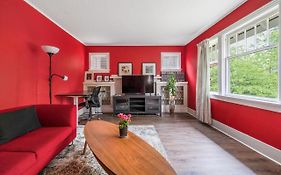 Charming Garden Retreat In Prime Van Location